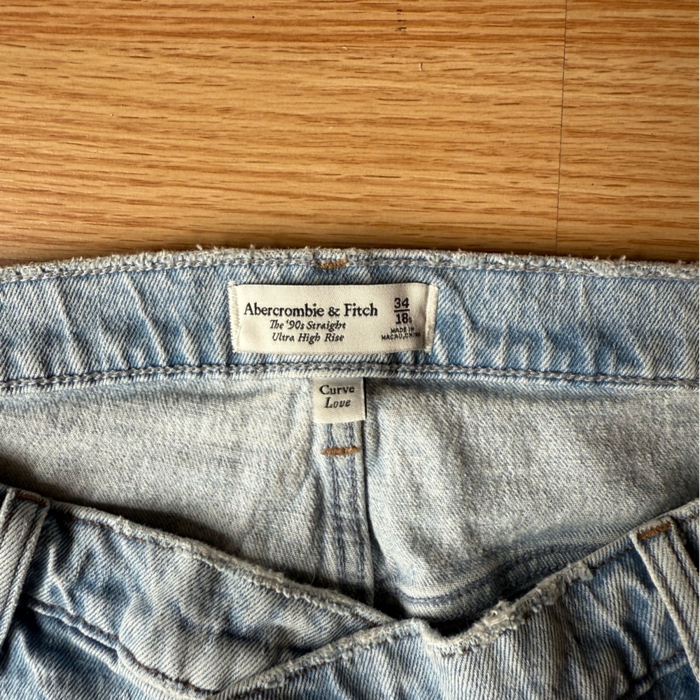 Abercrombie and Fitch Ultra High Rise 90s Straight Jean Size 34 / 18 short - Picture 9 of 9